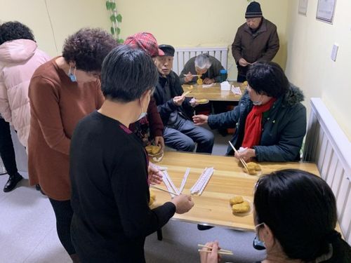 小召前街街道辦攜手百草堂秦氏中蒙醫(yī) 開展養(yǎng)老服務(wù)站健康慰問活動(dòng)